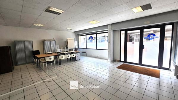 Bureaux à louer en rez de chaussée à Lyon 6 avec grande visibilité