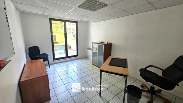 Bureaux à louer en rez de chaussée à Lyon 6 avec grande visibilité