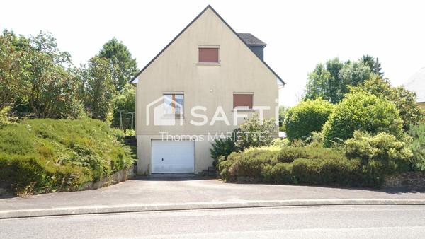 Situé à proximité immédiate des commodités, ce pavillon familial de 5 pièces offre de beaux volumes, 3 grandes chambres lumineuses, un sous-sol complet et un agréable terrain arboré avec arbres fruitiers. Habitable de suite, il séduira les familles à la recherche d'espace, de confort et d'un bien à personnaliser selon leurs envies.