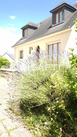 Situé à proximité immédiate des commodités, ce pavillon familial de 5 pièces offre de beaux volumes, 3 grandes chambres lumineuses, un sous-sol complet et un agréable terrain arboré avec arbres fruitiers. Habitable de suite, il séduira les familles à la recherche d'espace, de confort et d'un bien à personnaliser selon leurs envies.