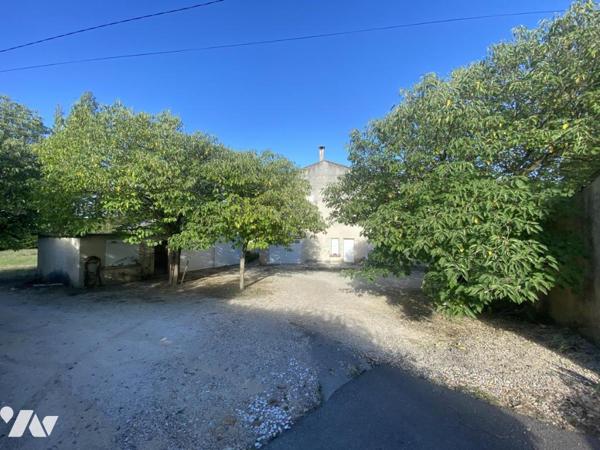 ORANGE, maison en campagne avec dépendances et grand jardin