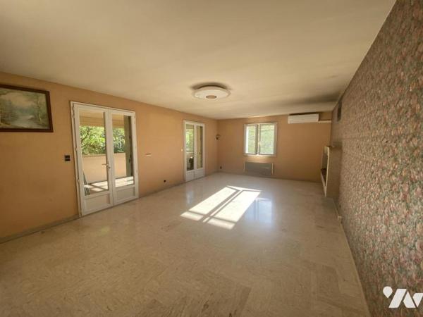 ORANGE, maison en campagne avec dépendances et grand jardin