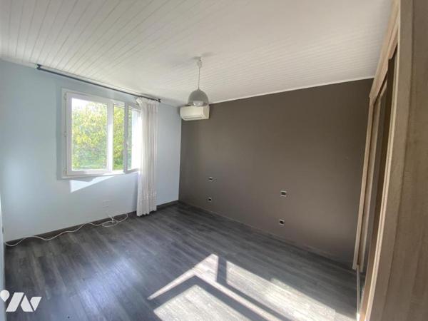 ORANGE, maison en campagne avec dépendances et grand jardin