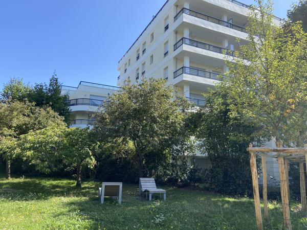 Versailles (78000) VERSAILLES MONTREUIL Appartement 2 pièces avec balcon, parking en sous-sol et cave