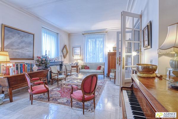 Versailles Rive-Droite Sainte Jeanne d'Arc - Maison 8 pièces de 163 m² habitables (235m² au sol) avec terrasse et garage 1 695 000 € **  - Référence  28166
