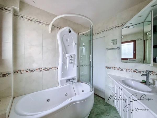 Maison à vendre 5 pièces 140m² à GAILLARD (74)