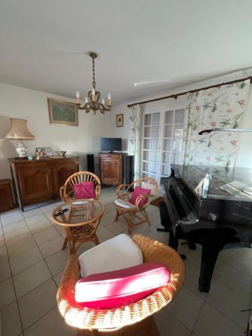 Maison, 3 chambres, jardin, garage.