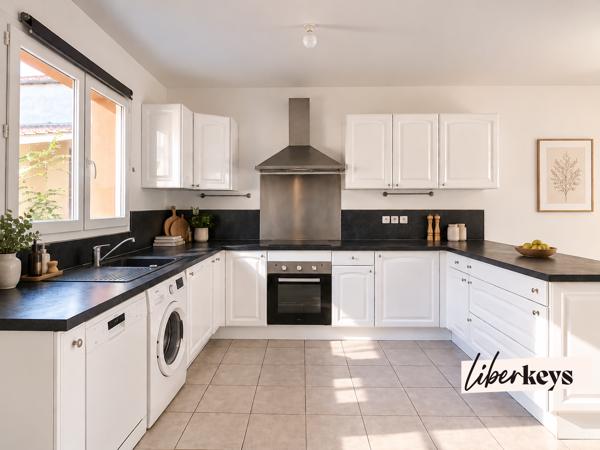 Caluire-et-Cuire – Vernay | Maison de ville 93 m² – 3 chambres – jardin - 1 box & 1 place de stationnement.