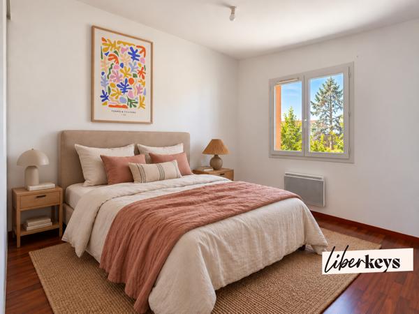Caluire-et-Cuire – Vernay | Maison de ville 93 m² – 3 chambres – jardin - 1 box & 1 place de stationnement.