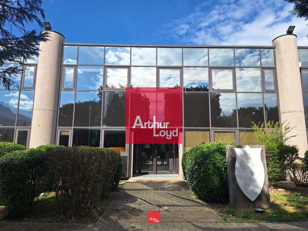 Bâtiment de bureaux à vendre à Seyssinet-Pariset accès immédiat tram et parking