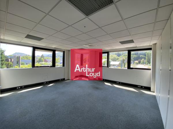 Bâtiment de bureaux à vendre à Seyssinet-Pariset accès immédiat tram et parking