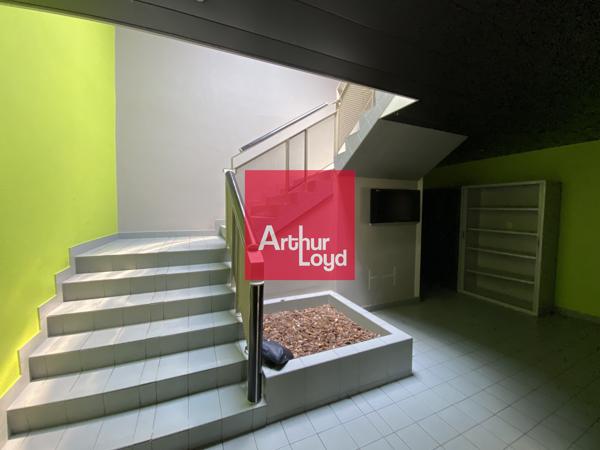 Bâtiment de bureaux à vendre à Seyssinet-Pariset accès immédiat tram et parking