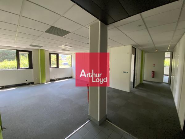 Bâtiment de bureaux à vendre à Seyssinet-Pariset accès immédiat tram et parking
