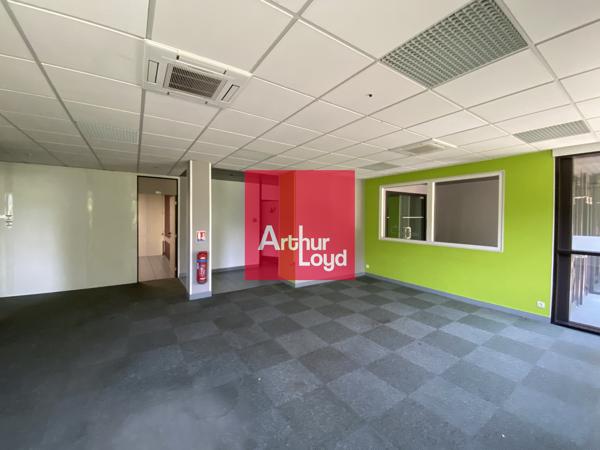 Bâtiment de bureaux à vendre à Seyssinet-Pariset accès immédiat tram et parking