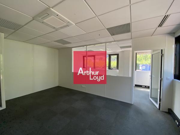 Bâtiment de bureaux à vendre à Seyssinet-Pariset accès immédiat tram et parking