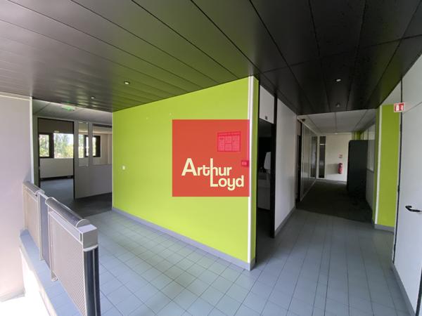 Bâtiment de bureaux à vendre à Seyssinet-Pariset accès immédiat tram et parking