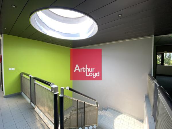 Bâtiment de bureaux à vendre à Seyssinet-Pariset accès immédiat tram et parking