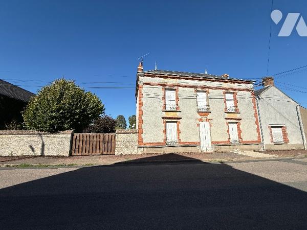 BAZOCHES LES GALLERANDES 8 min Maison avec beaux volumes de 3 chambres et une grande grange