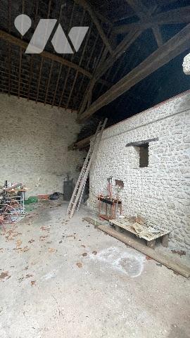 BAZOCHES LES GALLERANDES 8 min Maison avec beaux volumes de 3 chambres et une grande grange