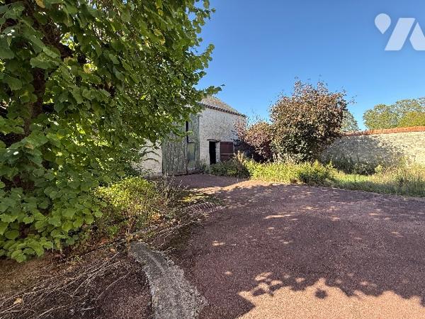 BAZOCHES LES GALLERANDES 8 min Maison avec beaux volumes de 3 chambres et une grande grange