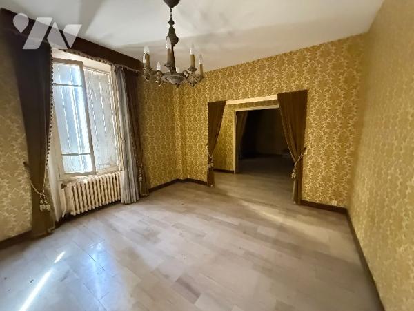 BAZOCHES LES GALLERANDES 8 min Maison avec beaux volumes de 3 chambres et une grande grange