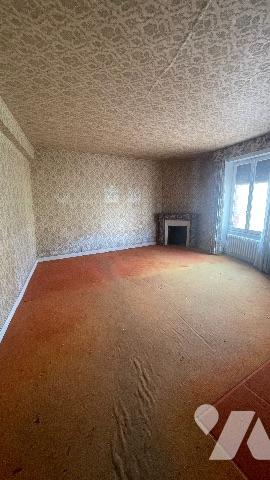 BAZOCHES LES GALLERANDES 8 min Maison avec beaux volumes de 3 chambres et une grande grange