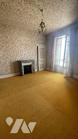 BAZOCHES LES GALLERANDES 8 min Maison avec beaux volumes de 3 chambres et une grande grange