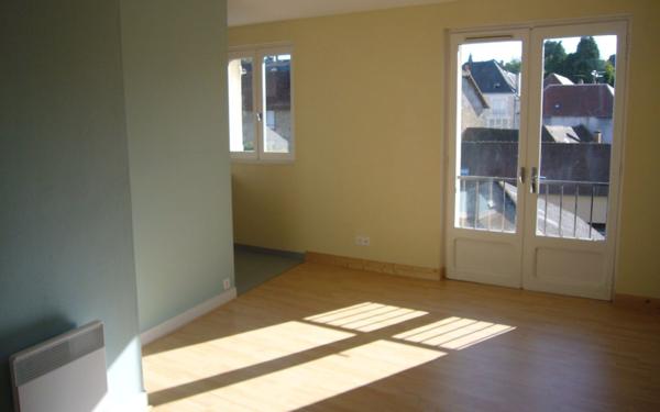 Appartement à louer    1 pièce •  Saint-Yrieix-la-Perche