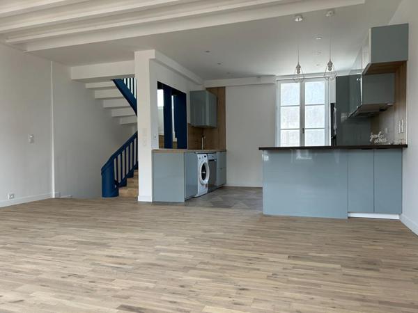 14600 Honfleur Appartement duplex 3 pièces refait à neuf  330 700 E