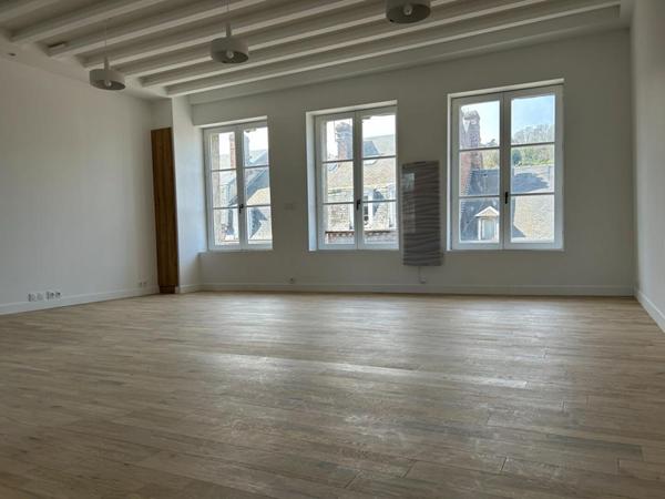 14600 Honfleur Appartement duplex 3 pièces refait à neuf  330 700 E