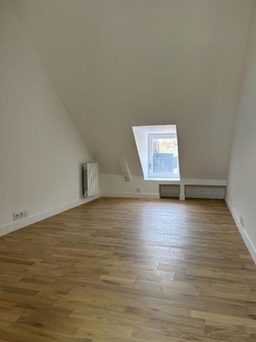 14600 Honfleur Appartement duplex 3 pièces refait à neuf  330 700 E