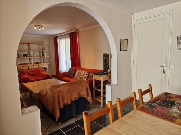 Miradoux (32340) MAISON DE VILLE AVEC APPARTEMENT, HANGAR ET JARDIN