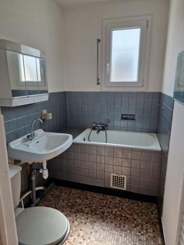 Miradoux (32340) MAISON DE VILLE AVEC APPARTEMENT, HANGAR ET JARDIN