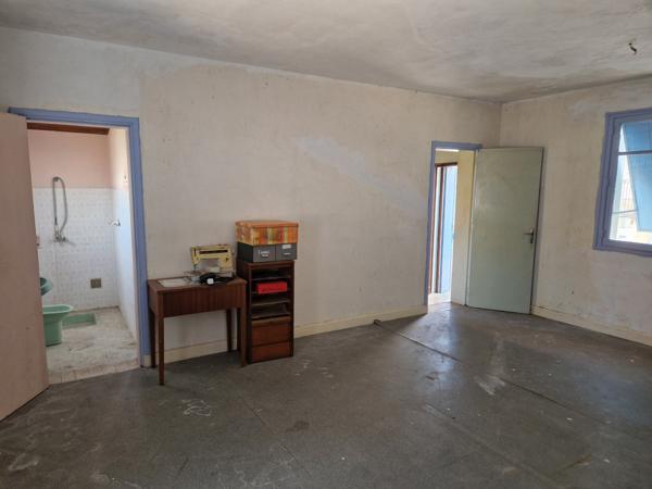 Miradoux (32340) MAISON DE VILLE AVEC APPARTEMENT, HANGAR ET JARDIN