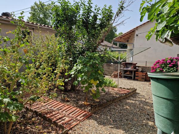 Miradoux (32340) MAISON DE VILLE AVEC APPARTEMENT, HANGAR ET JARDIN