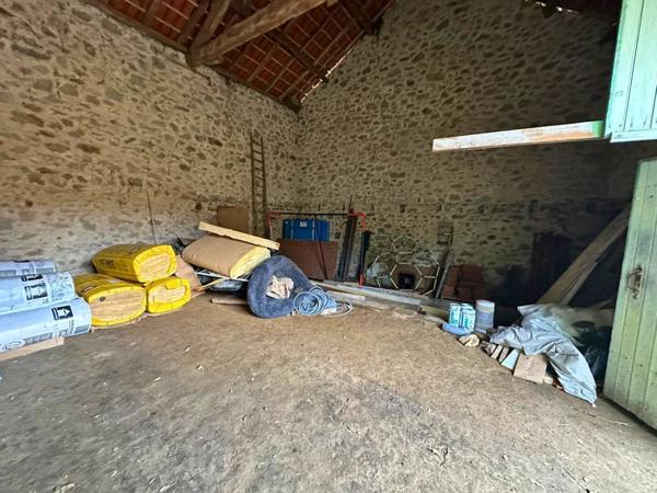 Maison en pierre à rénover à Busserolles