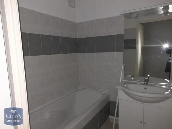 Appartement à louer 2 pièces 48.61m² Pont-Saint-Esprit (30130)