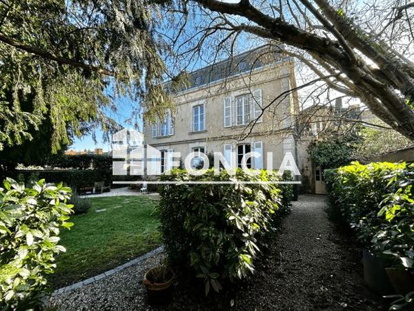 À vendre Maison 10 pièces 309.59 m² - La Roche-sur-yon 85000