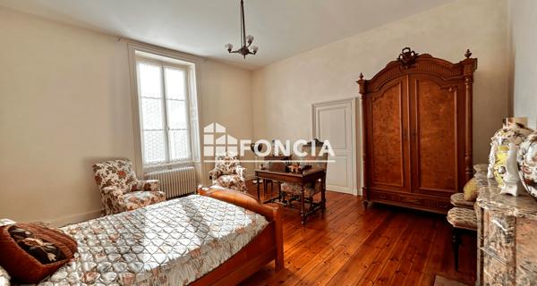 À vendre Maison 10 pièces 309.59 m² - La Roche-sur-yon 85000