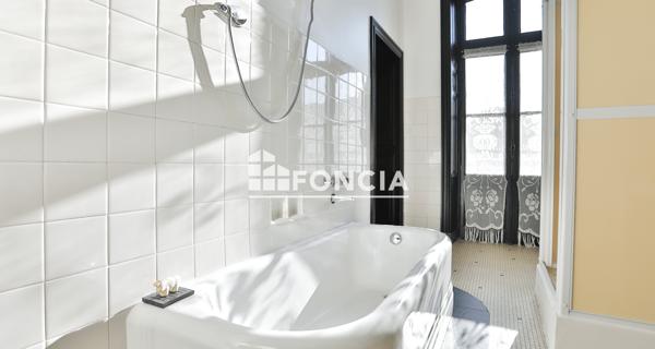 À vendre Maison 10 pièces 309.59 m² - La Roche-sur-yon 85000