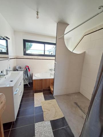 86530 NAINTRE NAINTRE plain-pied d'environ 169 m² / 4 chambres / double garage