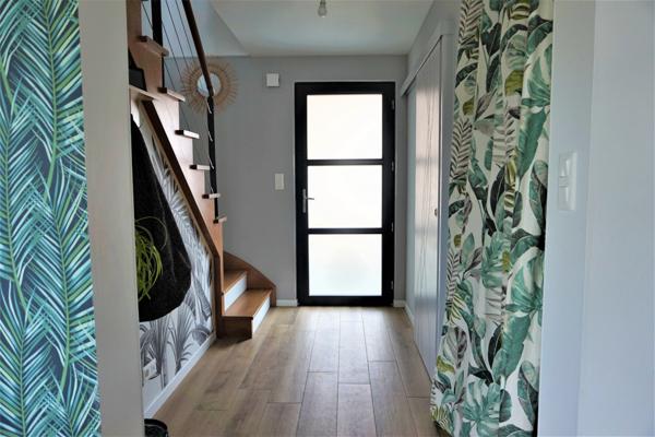 BELLE COMTEMPORAINE IDEALEMENT PLACEE