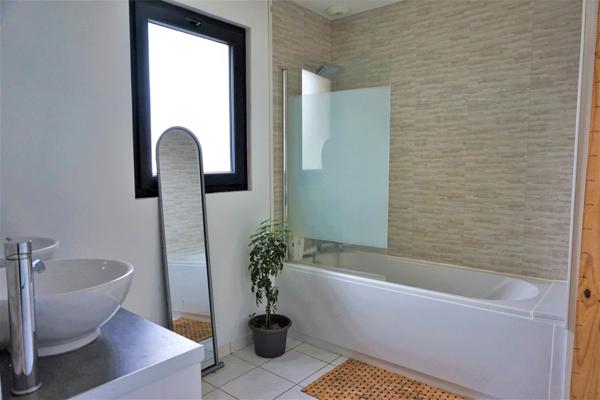 BELLE COMTEMPORAINE IDEALEMENT PLACEE