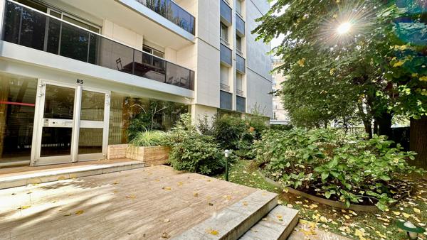 Appartement refait à neuf Place d'Alleray - 3 pièces - terrasse privative 23m2 - jardin privatif