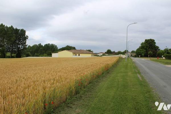 Aux portes d'un petit village, terrains à bâtir