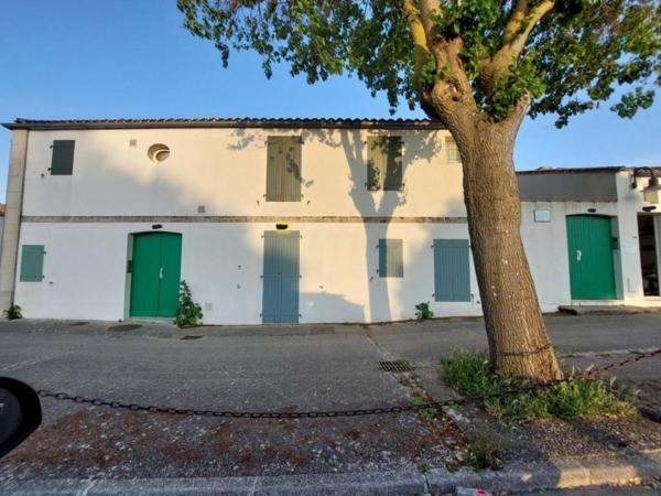 COUP DE COEUR ASSURE  MAISON T2 AVEC PISCINE FACE MER ET A 1 MIN DES COMMODITES DANS LE PLUS BEAU VILLAGE DE L ILE DE RE !