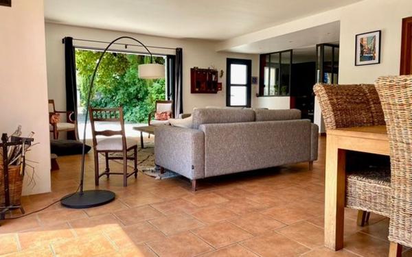 Maison à vendre    6 pièces •  Le Pontet