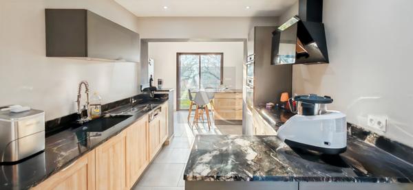 Magnifique maison avec un grand jardin clos, piscine, pool house et double garage