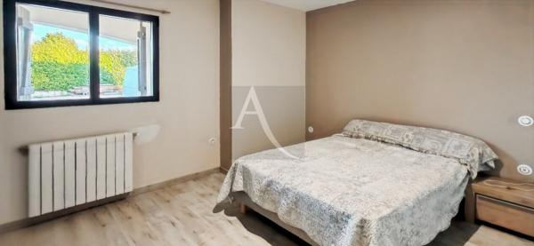 Magnifique maison avec un grand jardin clos, piscine, pool house et double garage