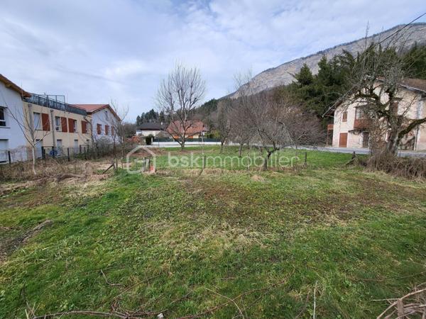 Terrain de 1 053 m²
